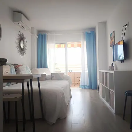 Holidays2fuengirola Studio Front Promenade & Pool Apartment
